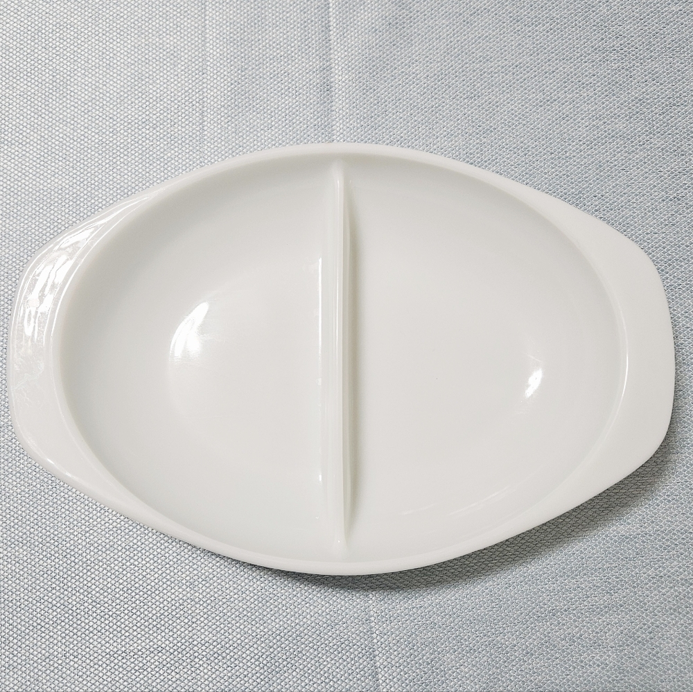 Vintage PYREX 1063 Divided Casserole 1 1/2 Qt. Oval Dish Stoneware USA White 13"